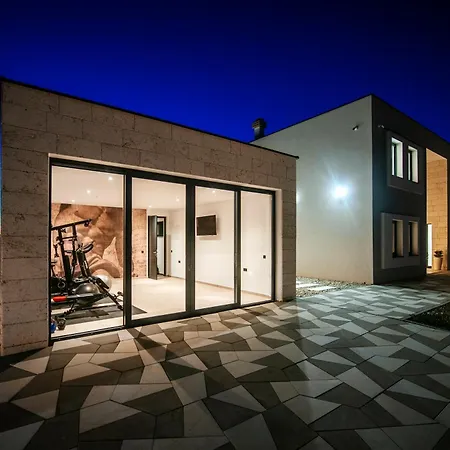 By Feel Croatia * Debeljak