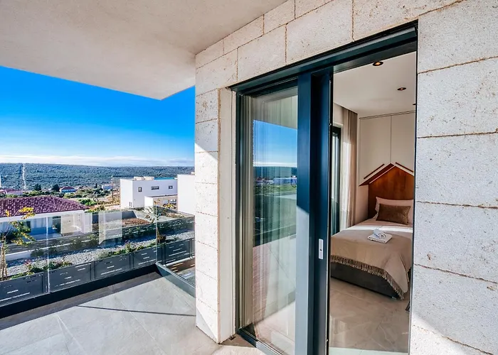 By Feel Croatia Vila *