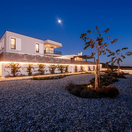 Luxury With Private Pool, Sea View, Billiards & Dalmatian Tavern Vila