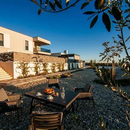 Luxury With Private Pool, Sea View, Billiards & Dalmatian Tavern *
