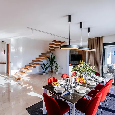 Luxury With Private Pool, Sea View, Billiards & Dalmatian Tavern Vila *