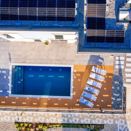 וילה Luxury Villa Amore With Private Pool, Sea View, Billiards & Dalmatian Tavern Debeljak